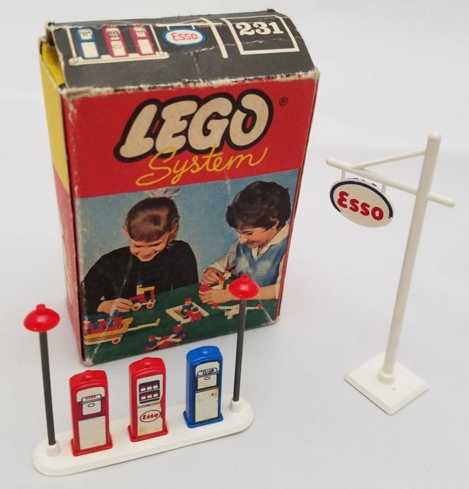 LEGO® Esso Pumps/Sign